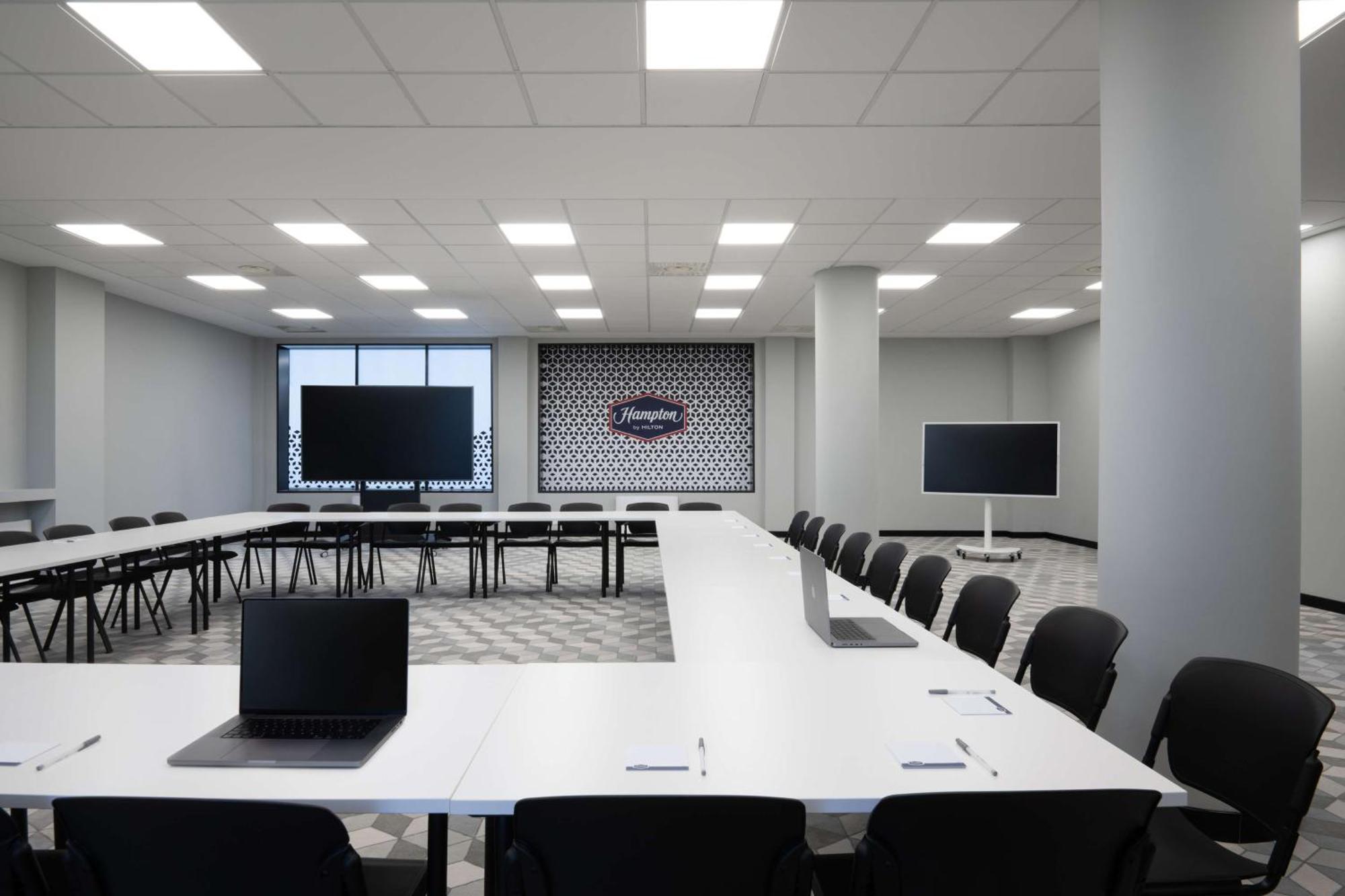 Hampton By Hilton Rome North Фиано Романо Екстериор снимка