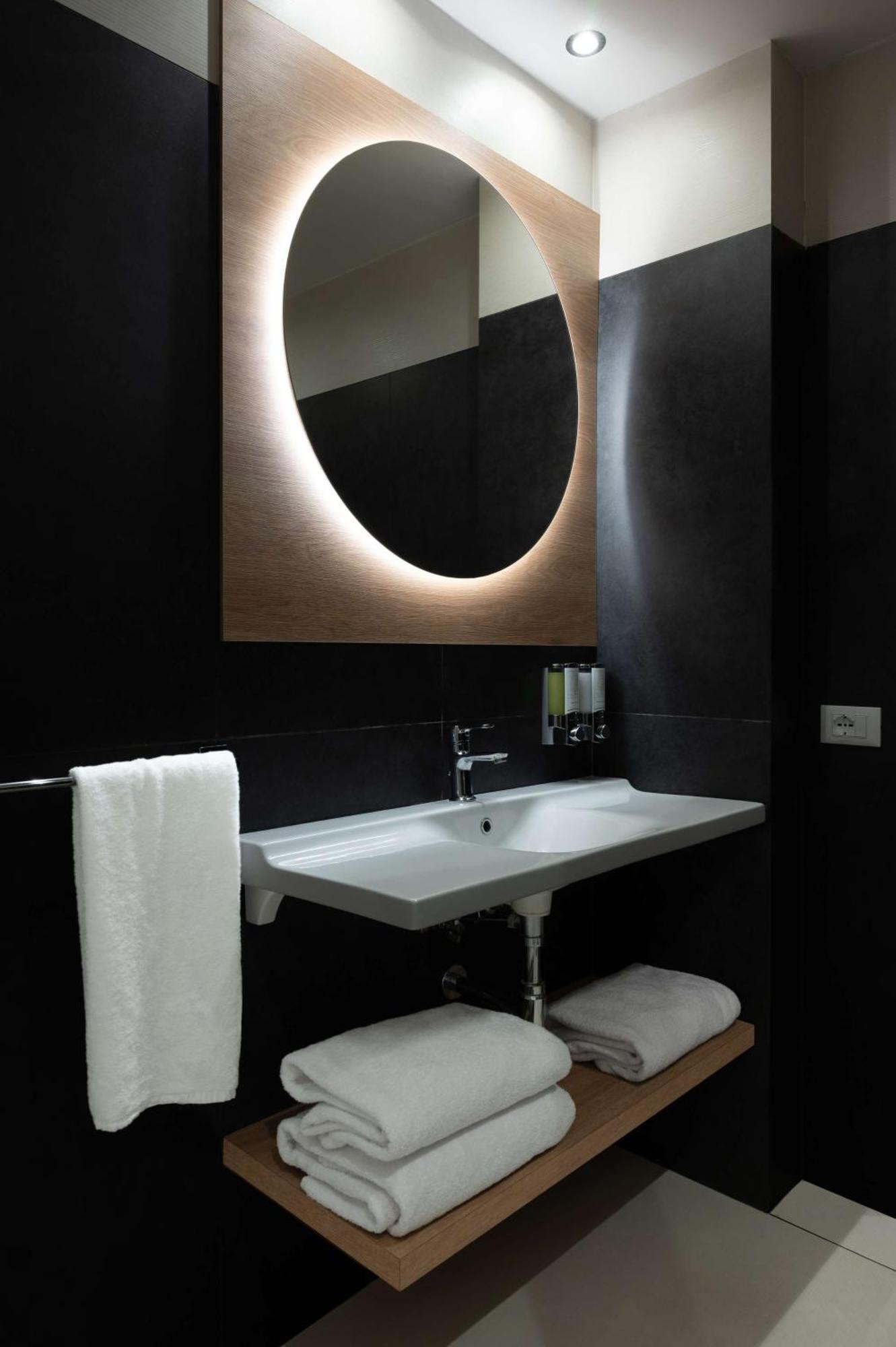 Hampton By Hilton Rome North Фиано Романо Екстериор снимка